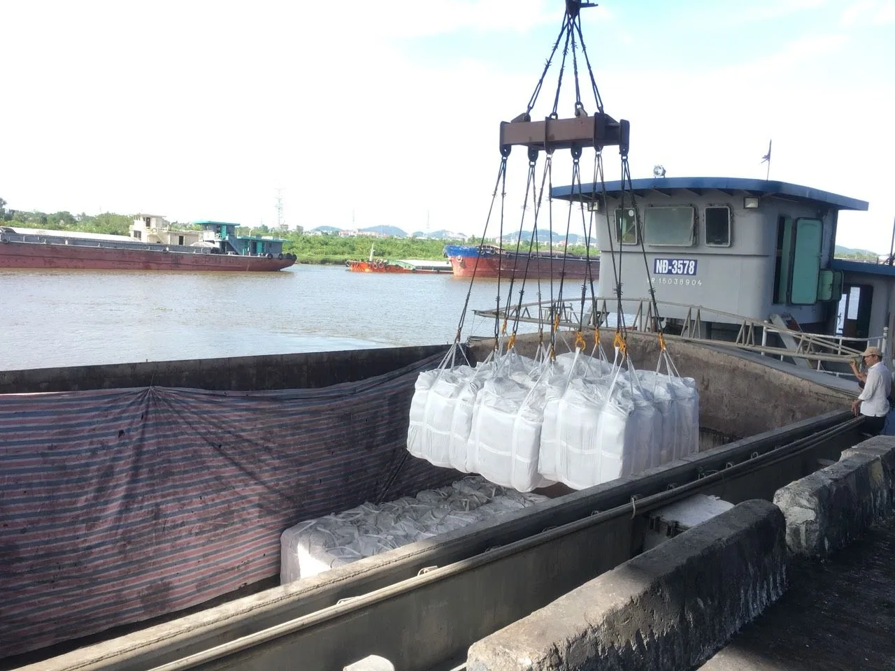 Vietnamese cement - Portland cement blender 40 - cheap price (Gray, Viet Nam) Vietnamese cement - Portland cement blender 40 - cheap price (Gray, Viet Nam)